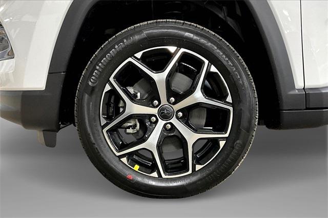 Photo of 2025 Bright White Clearcoat Jeep Compass