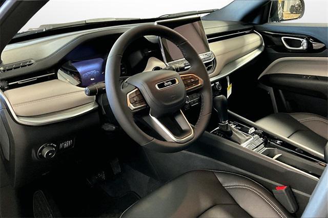 Photo of 2025 Diamond Black Crystal Pearlcoat Jeep Compass