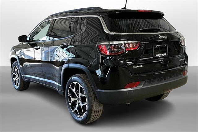 Photo of 2025 Diamond Black Crystal Pearlcoat Jeep Compass