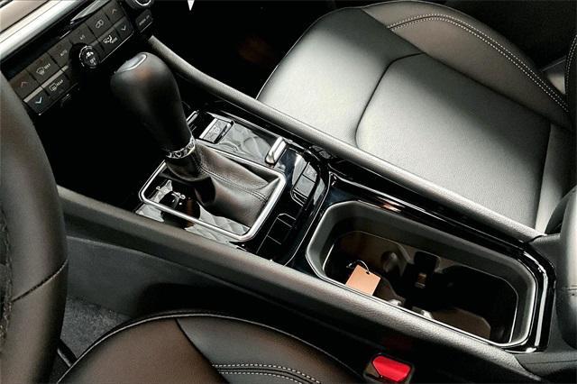 Photo of 2025 Diamond Black Crystal Pearlcoat Jeep Compass