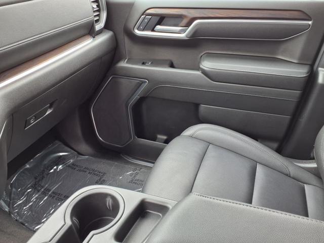 Photo of 2025 Summit White GMC Sierra 1500