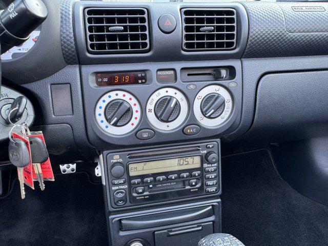 Photo of 2000 Liquid Silver Metallic Toyota MR2