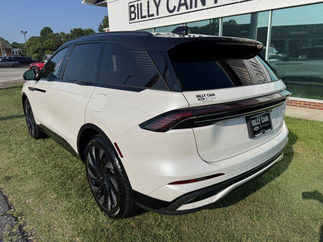 Photo of 2025 White Platinum Metallic Tri-Coat Lincoln Nautilus