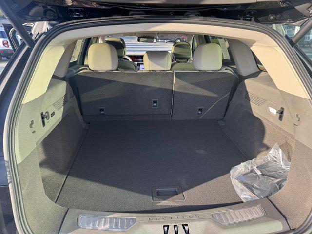 Photo of 2025 Infinite Black Metallic Clearcoat Lincoln Nautilus