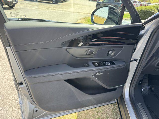 Photo of 2025 Silver Radiance Metallic Clearcoat Lincoln Nautilus