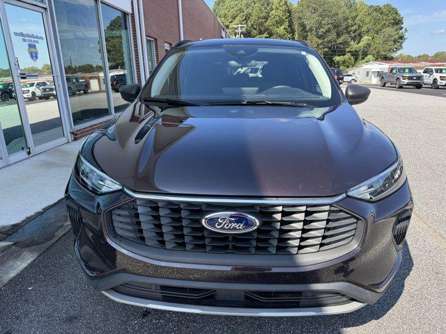 Photo of 2023 Cinnabar Red Metallic Premium Colorant Ford Escape