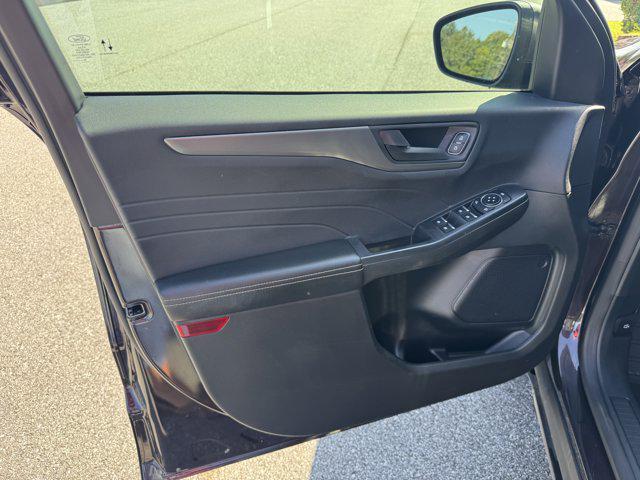 Photo of 2023 Cinnabar Red Metallic Premium Colorant Ford Escape