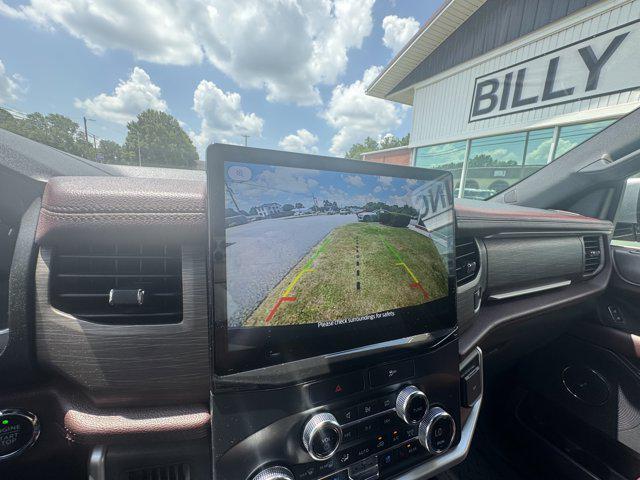 Photo of 2022 Iconic Silver Metallic Ford Expedition