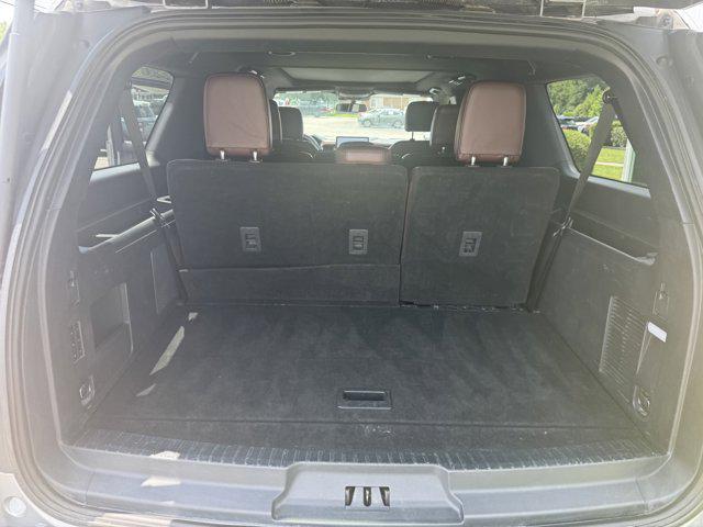 Photo of 2022 Iconic Silver Metallic Ford Expedition