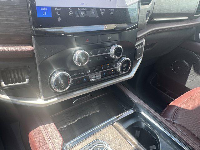 Photo of 2022 Iconic Silver Metallic Ford Expedition