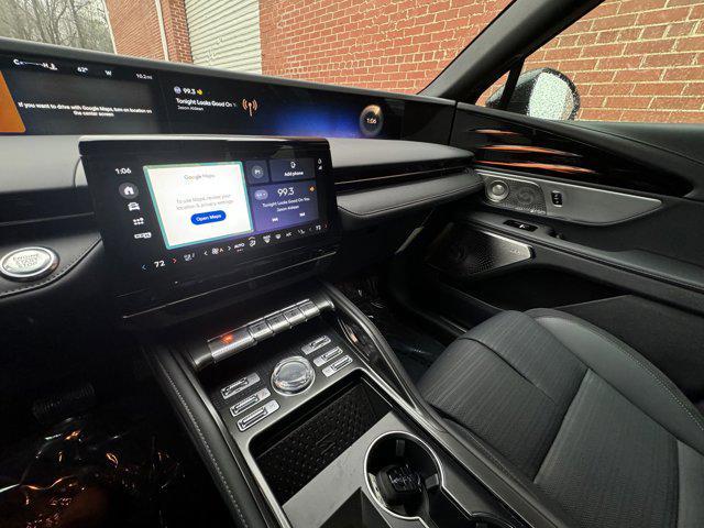 Photo of 2025 White Platinum Metallic Tri-Coat Lincoln Nautilus