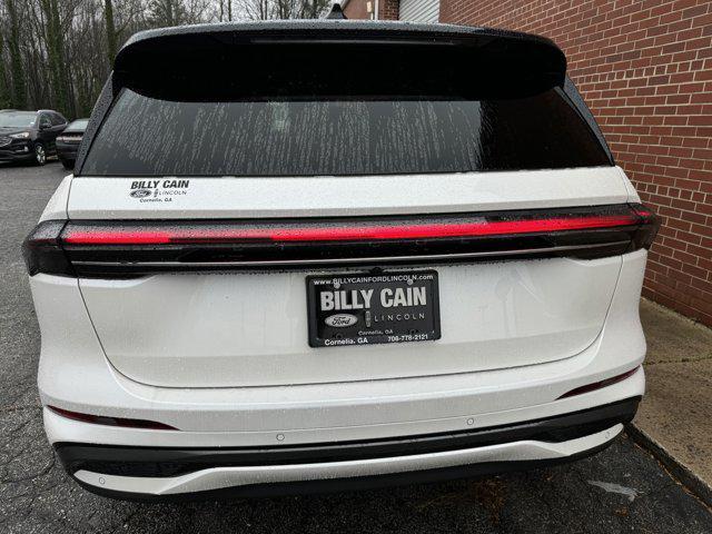 Photo of 2025 White Platinum Metallic Tri-Coat Lincoln Nautilus