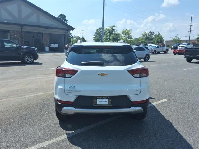 Photo of 2026 Summit White Chevrolet Trailblazer