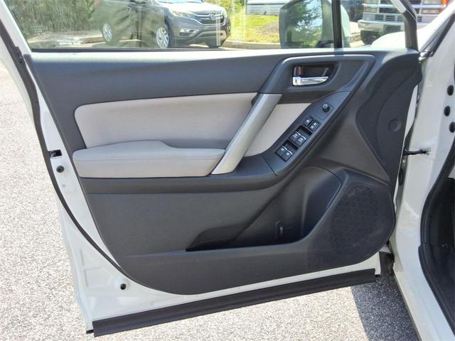Photo of 2017 Crystal White Pearl Subaru Forester