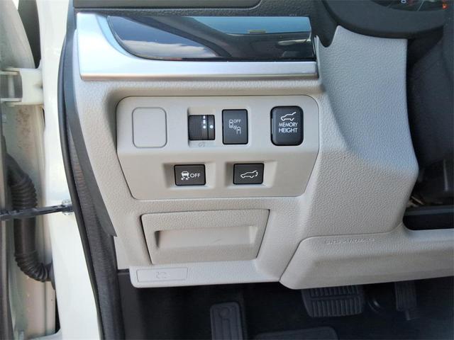 Photo of 2017 Crystal White Pearl Subaru Forester