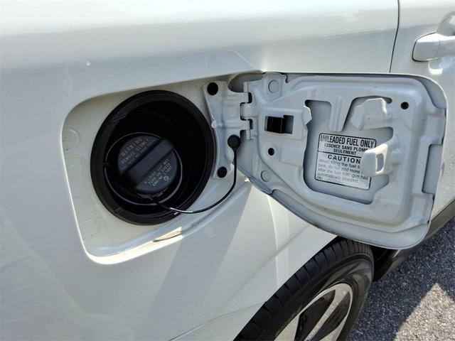 Photo of 2017 Crystal White Pearl Subaru Forester