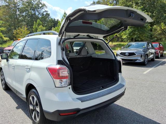 Photo of 2017 Crystal White Pearl Subaru Forester