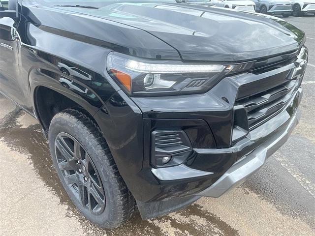 Photo of 2025 Black Chevrolet Colorado