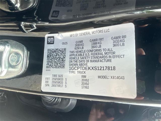 Photo of 2025 Black Chevrolet Colorado
