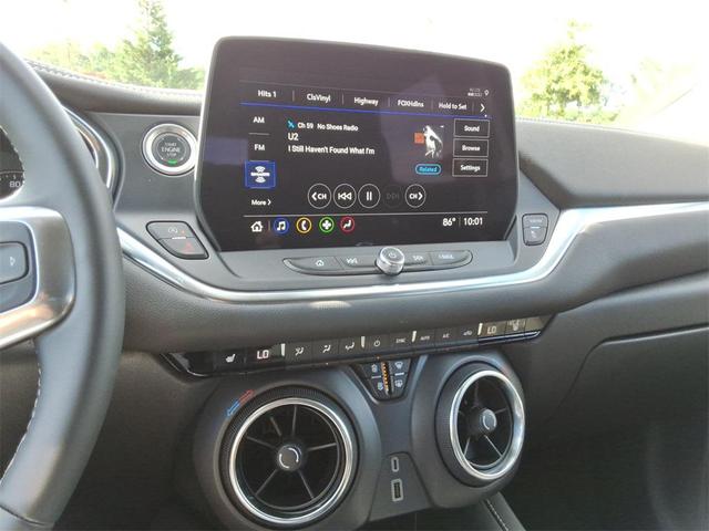 Photo of 2025 Summit White Chevrolet Blazer
