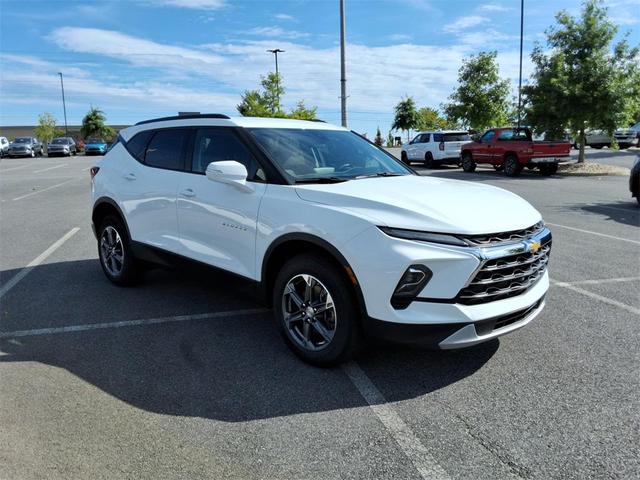 Photo of 2025 Summit White Chevrolet Blazer