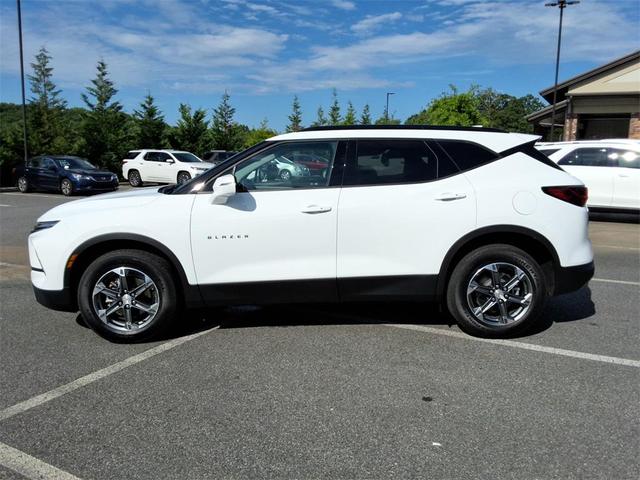 Photo of 2025 Summit White Chevrolet Blazer