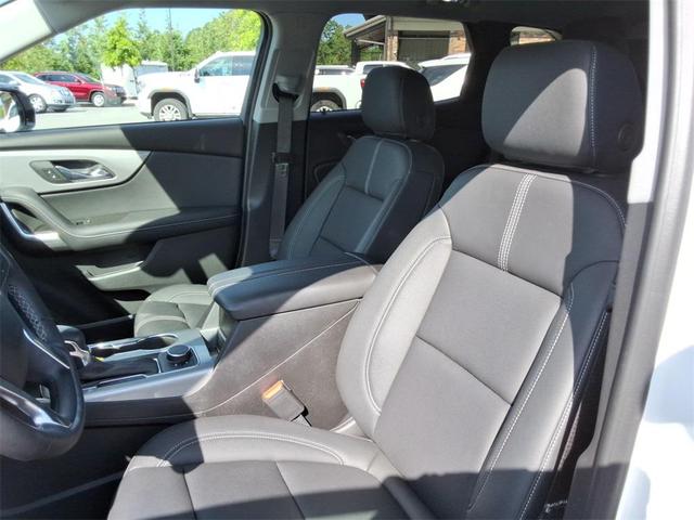 Photo of 2025 Summit White Chevrolet Blazer
