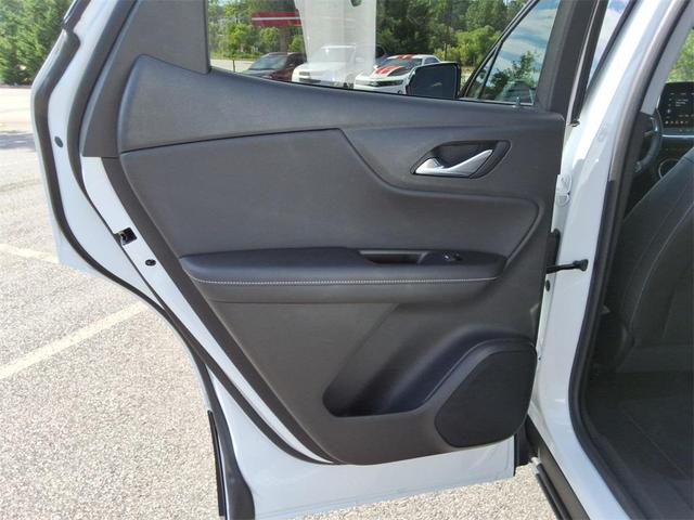 Photo of 2025 Summit White Chevrolet Blazer