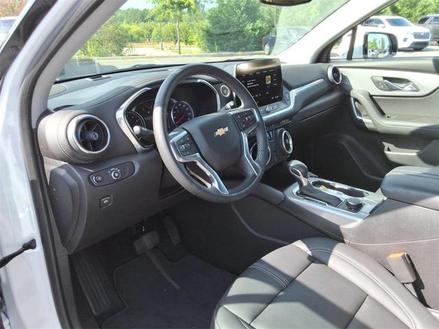 Photo of 2025 Summit White Chevrolet Blazer