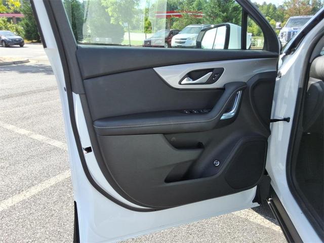 Photo of 2025 Summit White Chevrolet Blazer