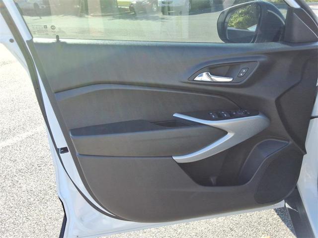 Photo of 2025 Summit White Chevrolet Trax