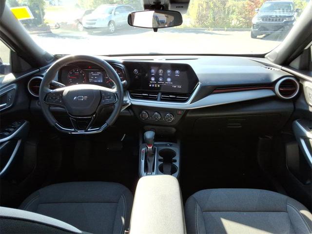 Photo of 2025 Summit White Chevrolet Trax