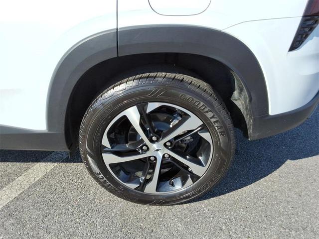 Photo of 2025 Summit White Chevrolet Trax