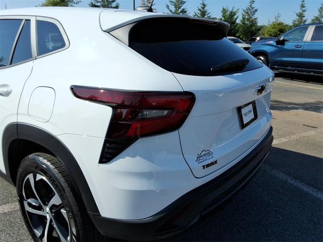 Photo of 2025 Summit White Chevrolet Trax