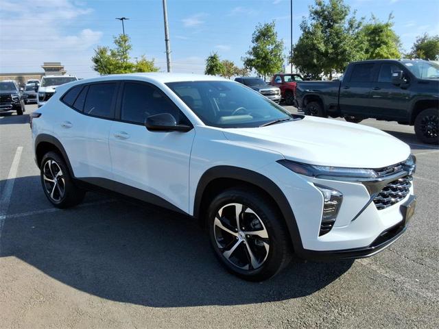 Photo of 2025 Summit White Chevrolet Trax