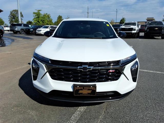 Photo of 2025 Summit White Chevrolet Trax