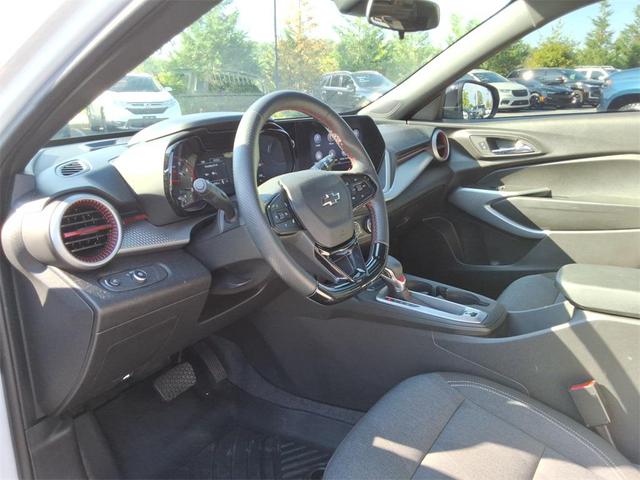 Photo of 2025 Summit White Chevrolet Trax