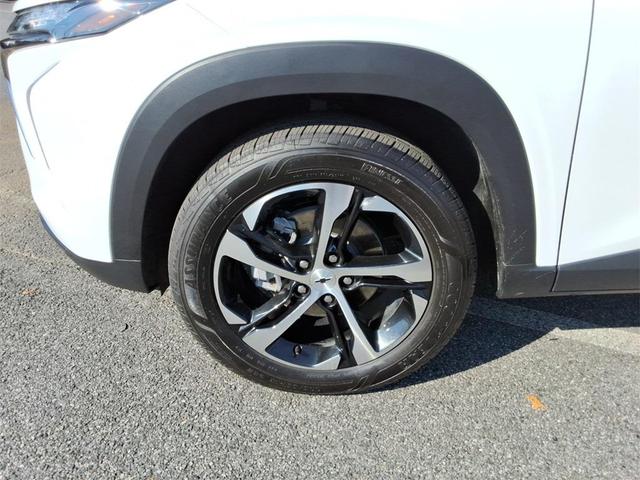 Photo of 2025 Summit White Chevrolet Trax