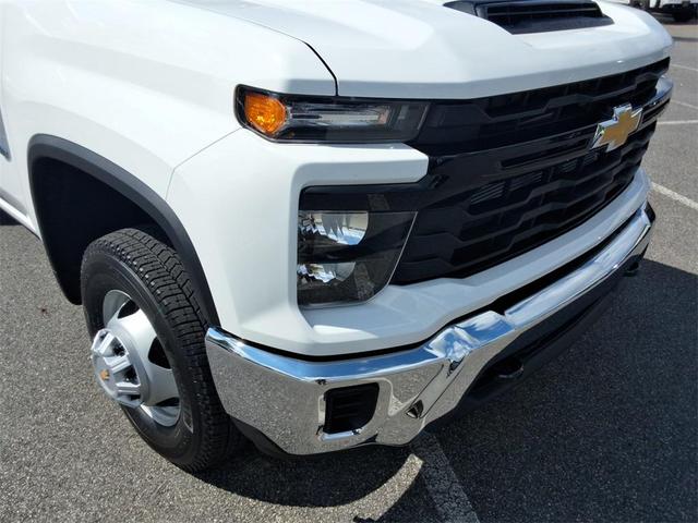 Photo of 2025 Summit White Chevrolet Silverado 3500