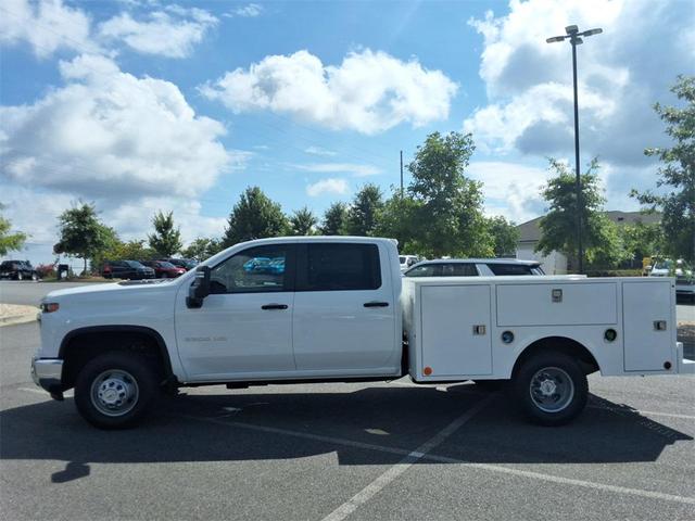 Photo of 2025 Summit White Chevrolet Silverado 3500