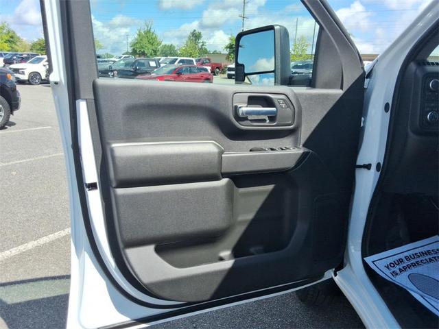 Photo of 2025 Summit White Chevrolet Silverado 3500