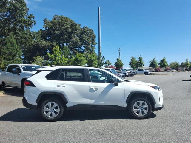 Photo of 2019 Super White Toyota RAV4
