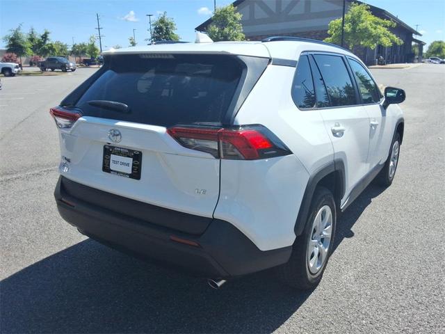 Photo of 2019 Super White Toyota RAV4