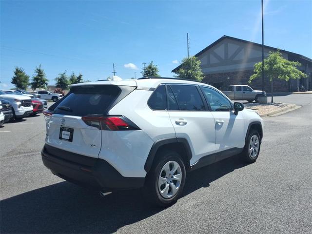 Photo of 2019 Super White Toyota RAV4