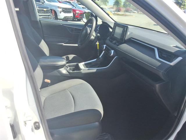 Photo of 2019 Super White Toyota RAV4