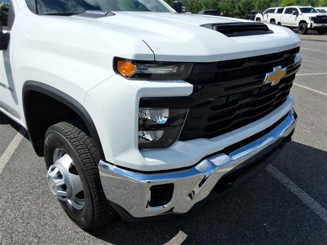 Photo of 2025 Summit White Chevrolet Silverado 3500