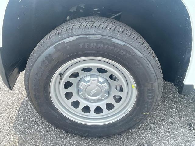 Photo of 2025 Summit White Chevrolet Colorado