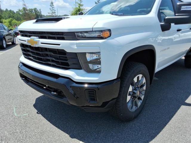 Photo of 2025 Summit White Chevrolet Silverado 2500
