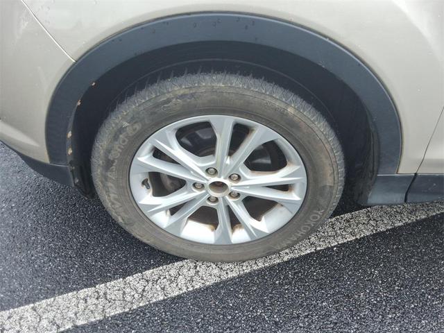 Photo of 2018 White Gold Ford Escape