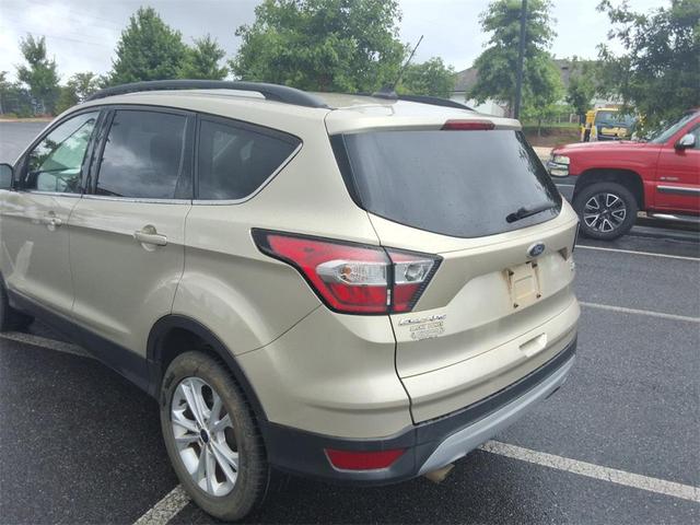 Photo of 2018 White Gold Ford Escape